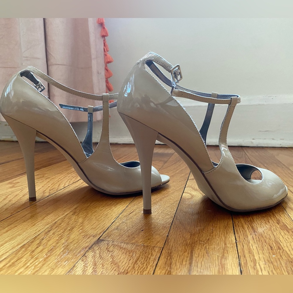 Guess Nude Heels Size 9